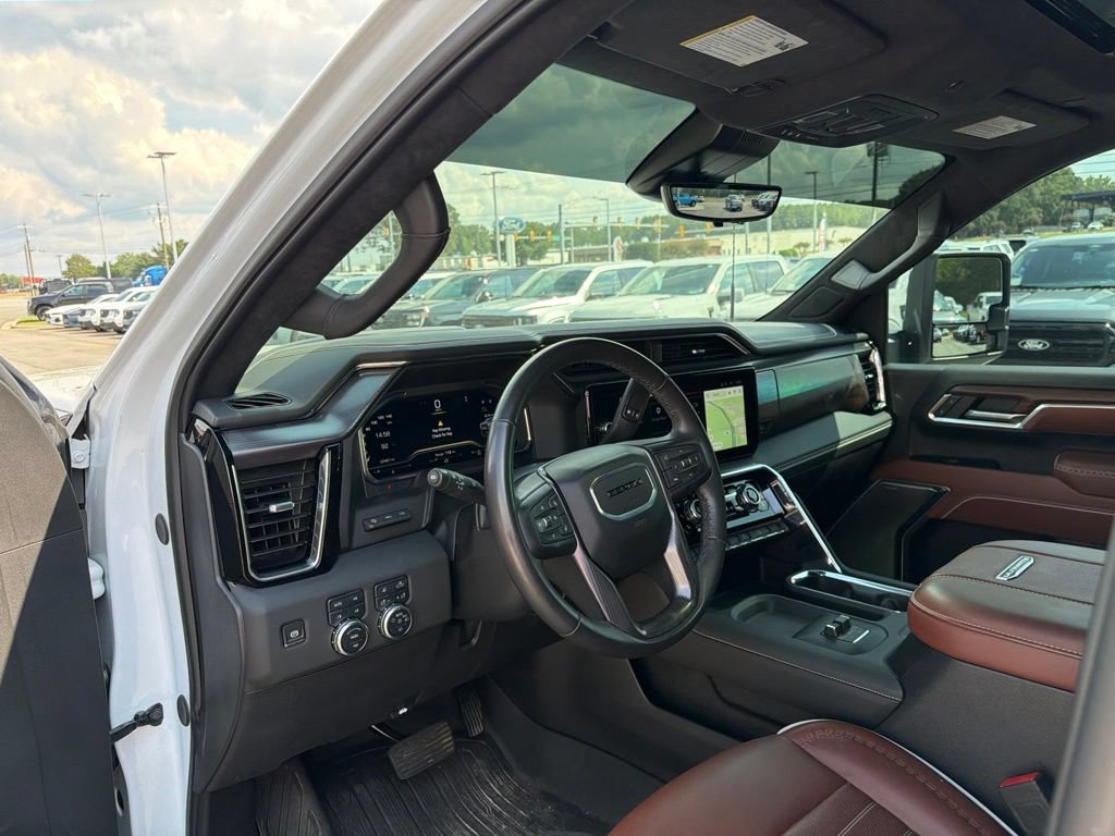 Used 2025 GMC Sierra 2500 Denali Ultimate AWD/4WD image 9