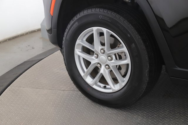 Used 2024 Jeep Grand Cherokee Laredo X w/ Trailer Tow Package image 13