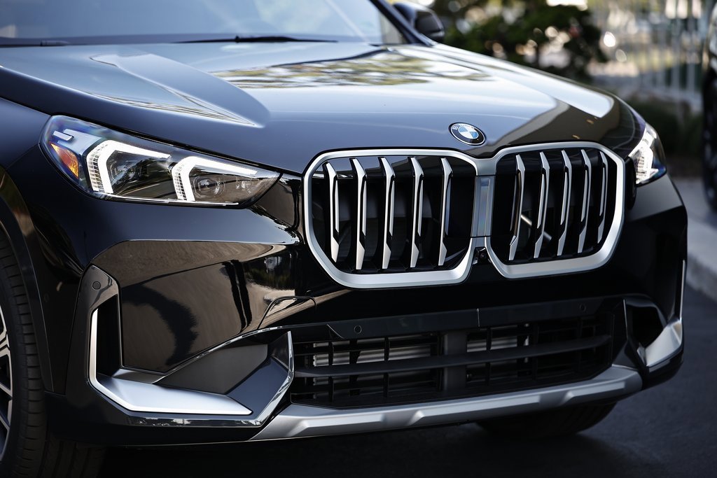 Used 2025 BMW X1 xDrive28i w/ Technology Package image 2