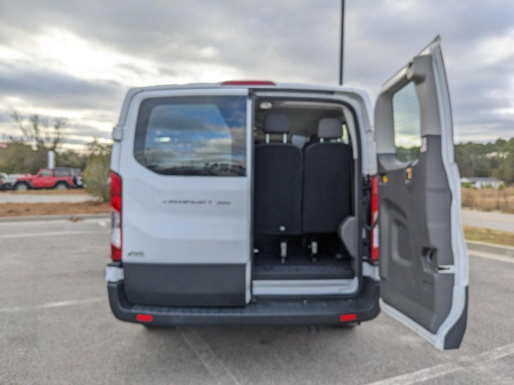 Used 2023 Ford Transit 350 XLT image 18