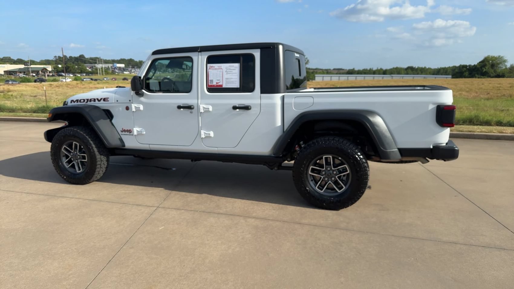 Used 2026 Jeep Gladiator Mojave AWD/4WD image 5