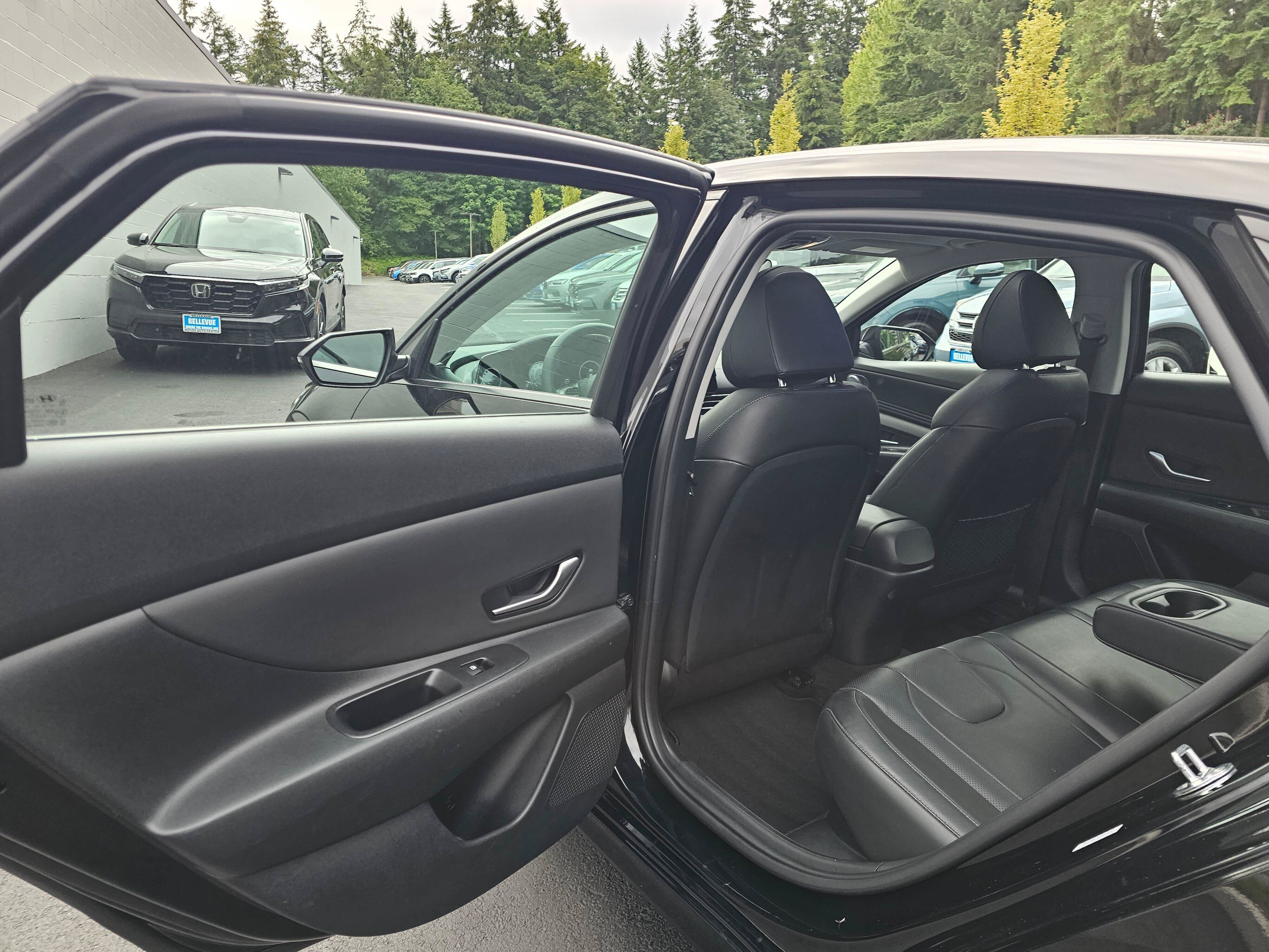 Used 2023 Hyundai Elantra Limited FWD image 17