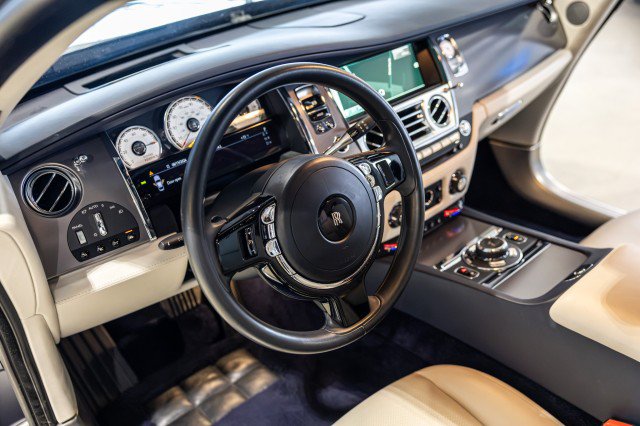 Used 2017 Rolls-Royce Wraith RWD image 32