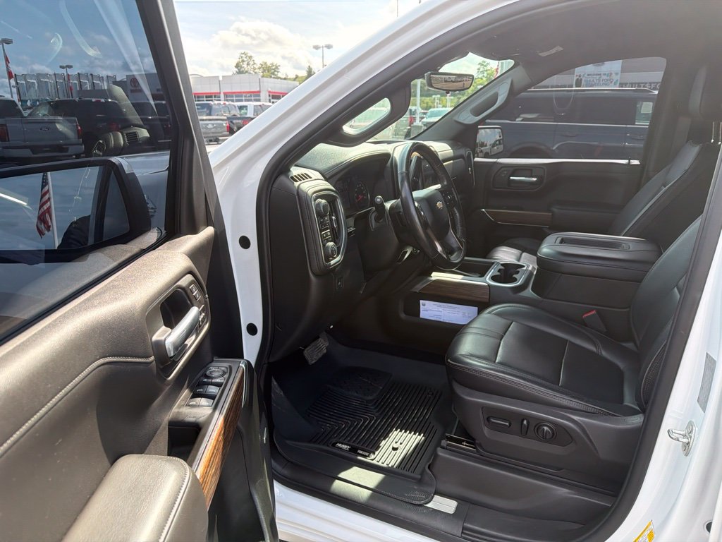 Used 2019 Chevrolet Silverado 1500 High Country w/ Technology Package AWD/4WD image 13