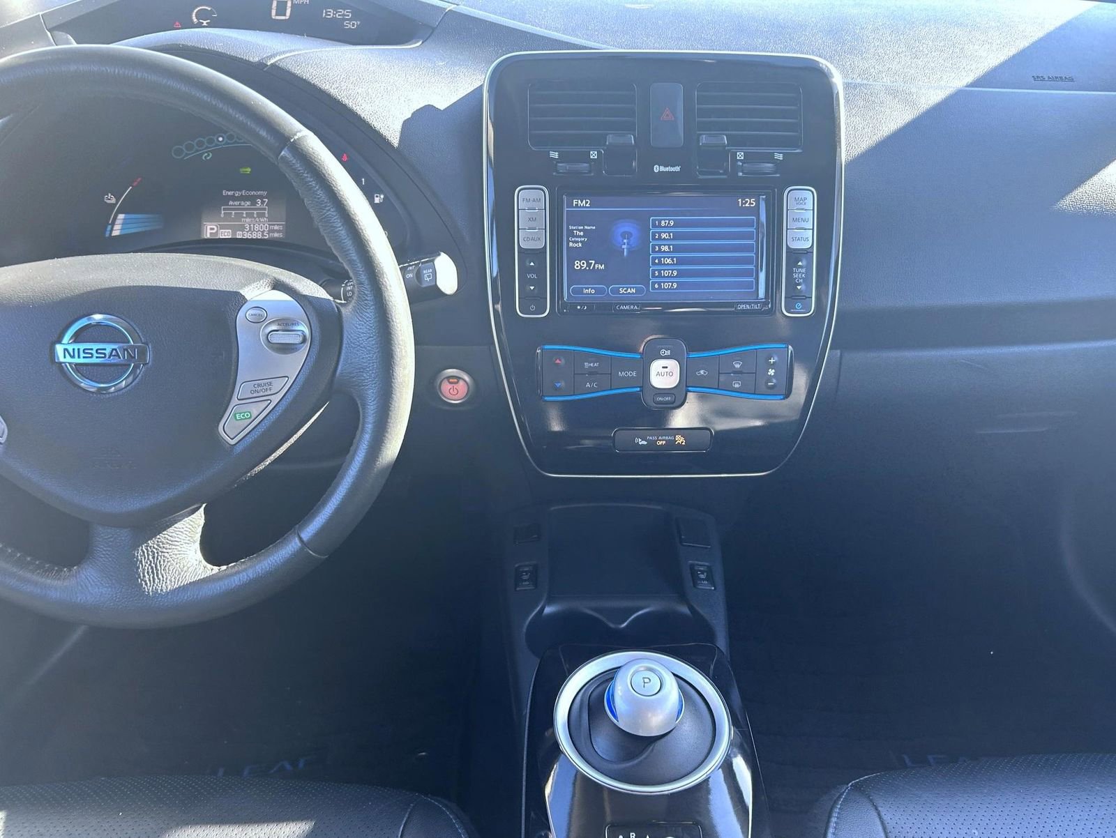 Used 2015 Nissan Leaf SL w/ Premium Package image 12