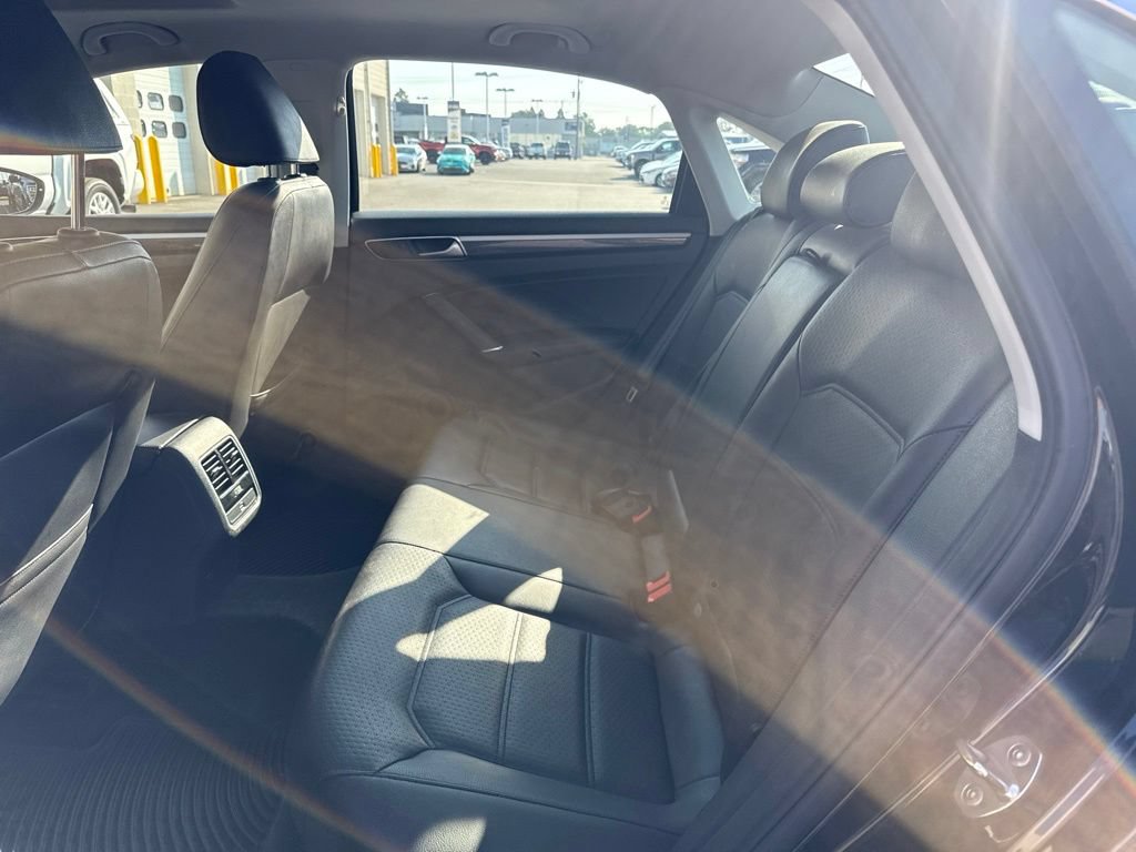 Used 2016 Volkswagen Passat 1.8T SE FWD image 6