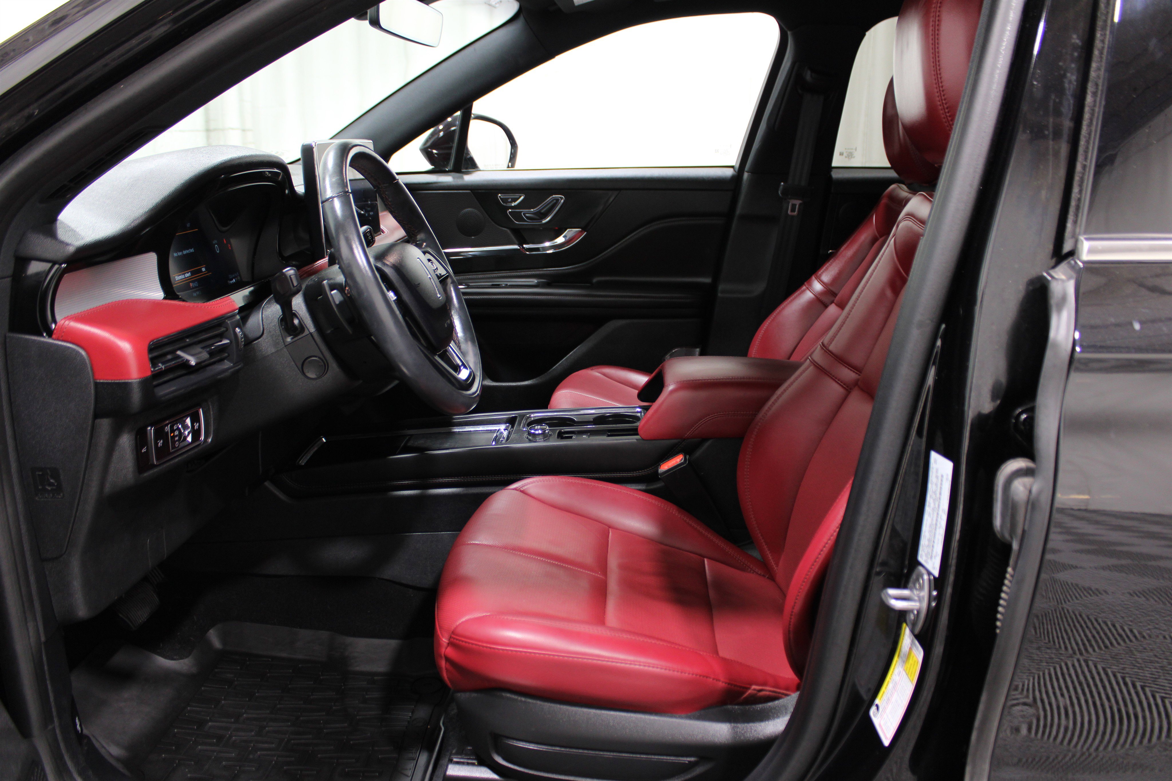 Certified 2023 Lincoln Corsair Reserve w/ Equipment Group 201A image 3