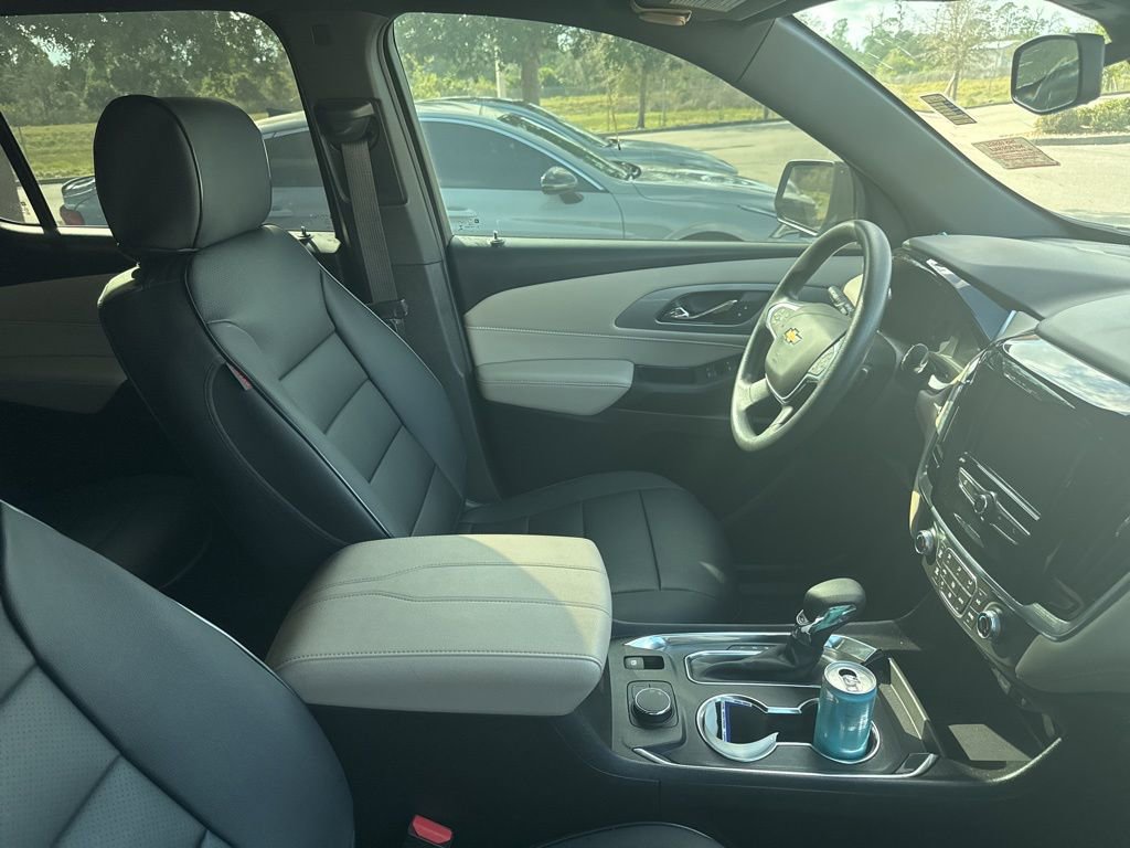 Used 2022 Chevrolet Traverse LS FWD image 13