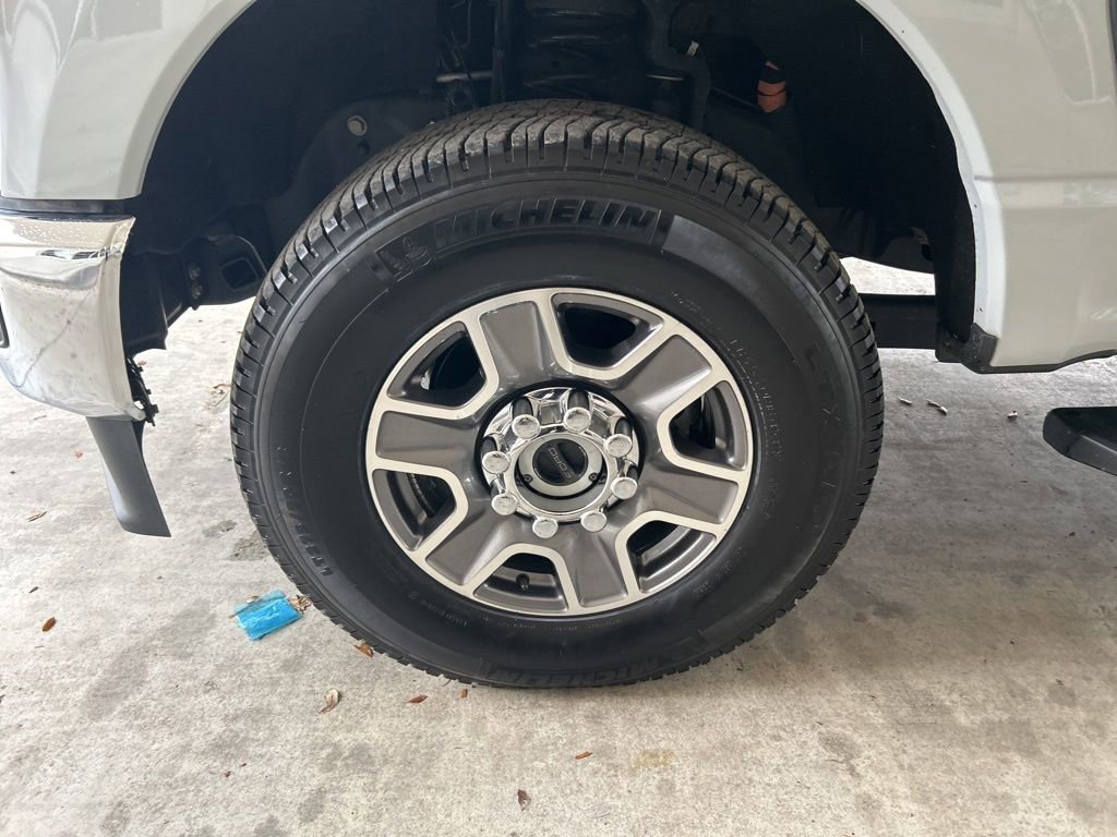 Used 2025 Ford F350 Lariat image 13
