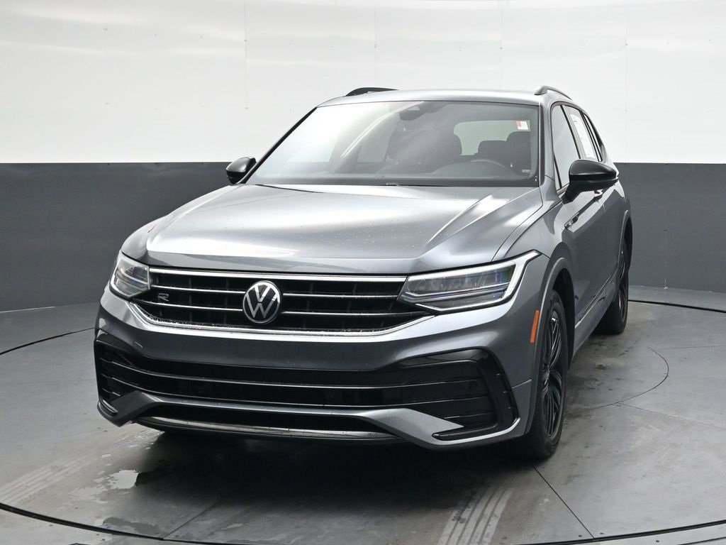 Used 2022 Volkswagen Tiguan SE R-Line image 9