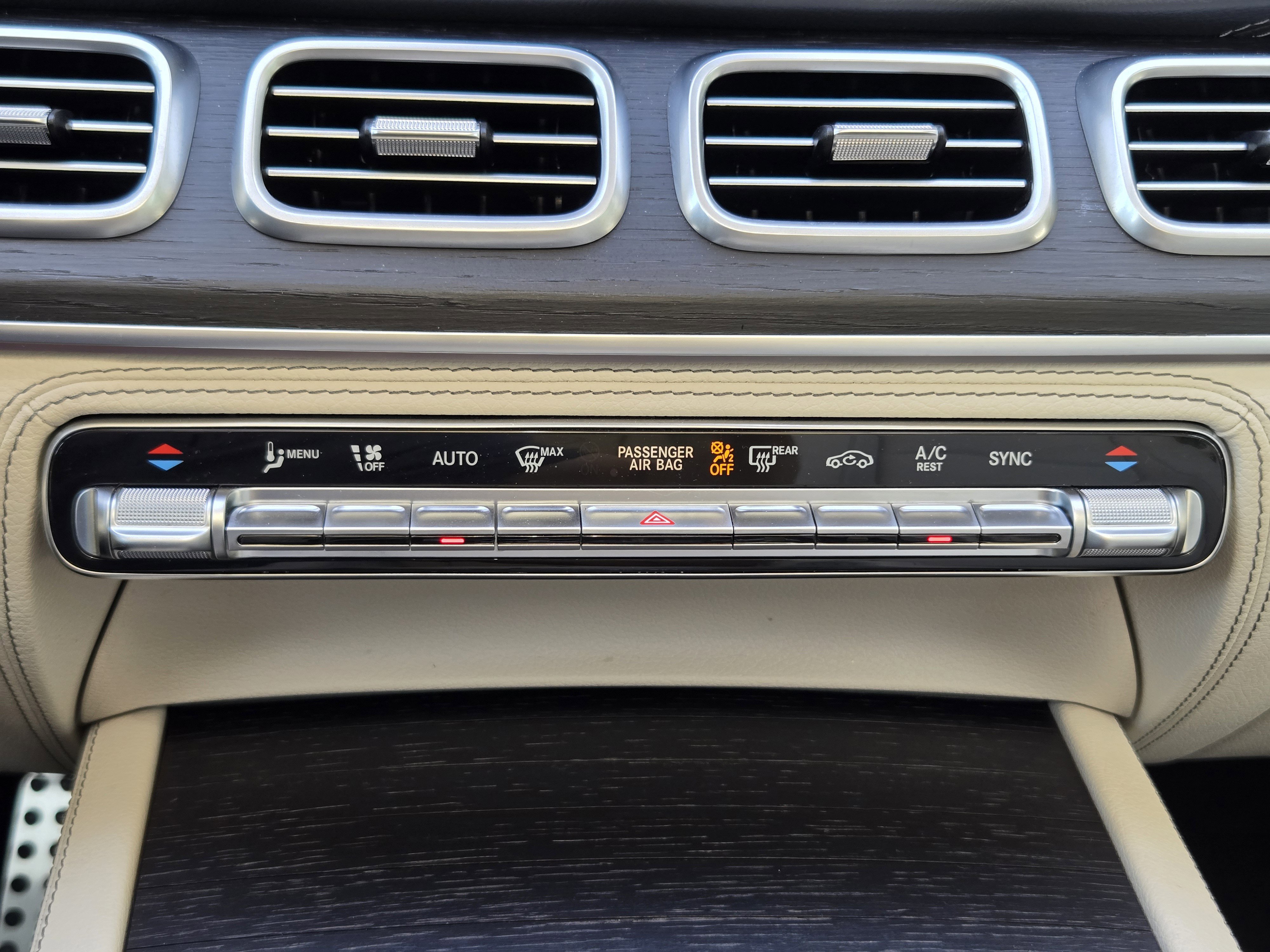 Used 2025 Mercedes-Benz GLS 450 4MATIC image 14