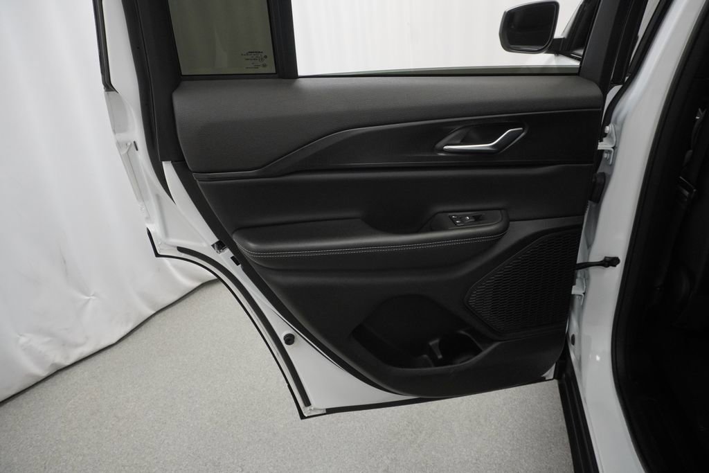 Certified 2024 Jeep Grand Cherokee Laredo X image 43