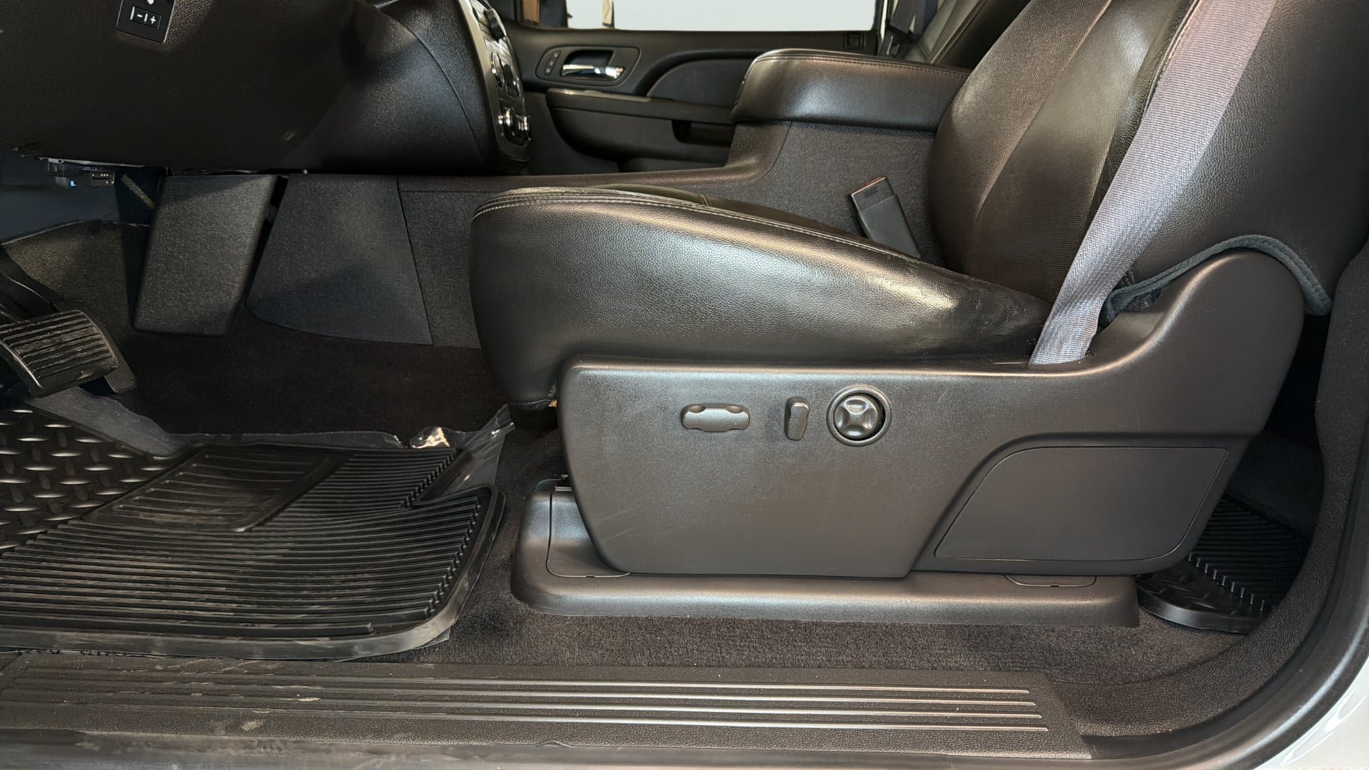Used 2012 Chevrolet Silverado 2500 LTZ w/ LTZ Plus Package AWD/4WD image 20