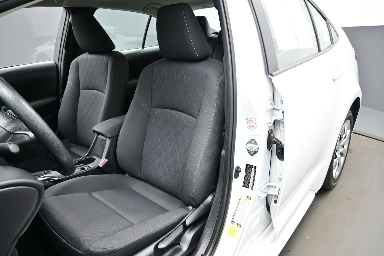 Used 2025 Toyota Corolla LE FWD image 11