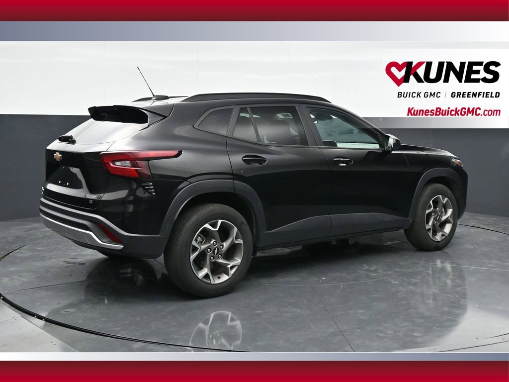 Used 2025 Chevrolet Trax LT w/ LT Convenience Package FWD image 4