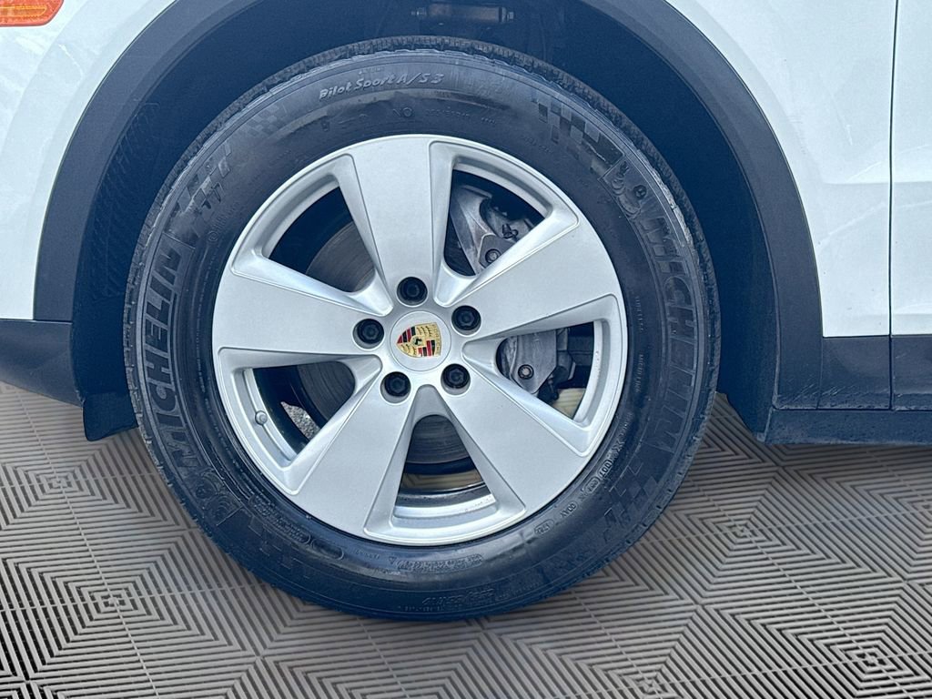 Used 2019 Porsche Cayenne Base image 32