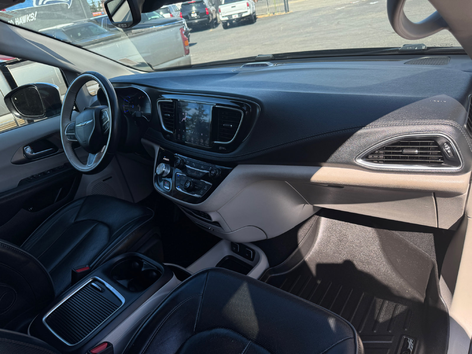 Used 2019 Chrysler Pacifica Limited w/ Advanced Safetytec Group FWD image 26