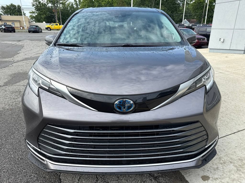 Used 2021 Toyota Sienna Limited AWD/4WD image 12