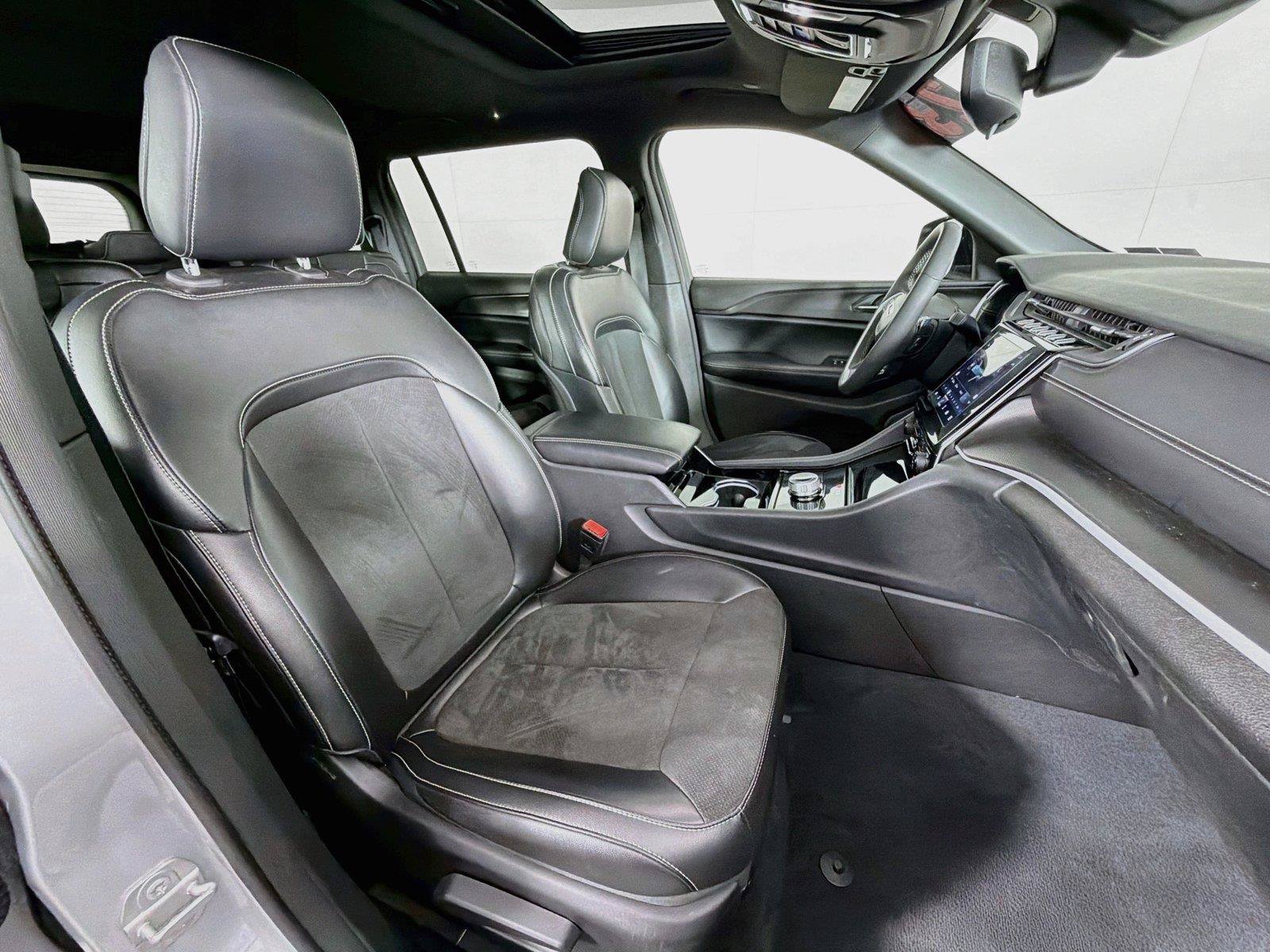 Used 2023 Jeep Grand Cherokee L Laredo AWD/4WD image 30