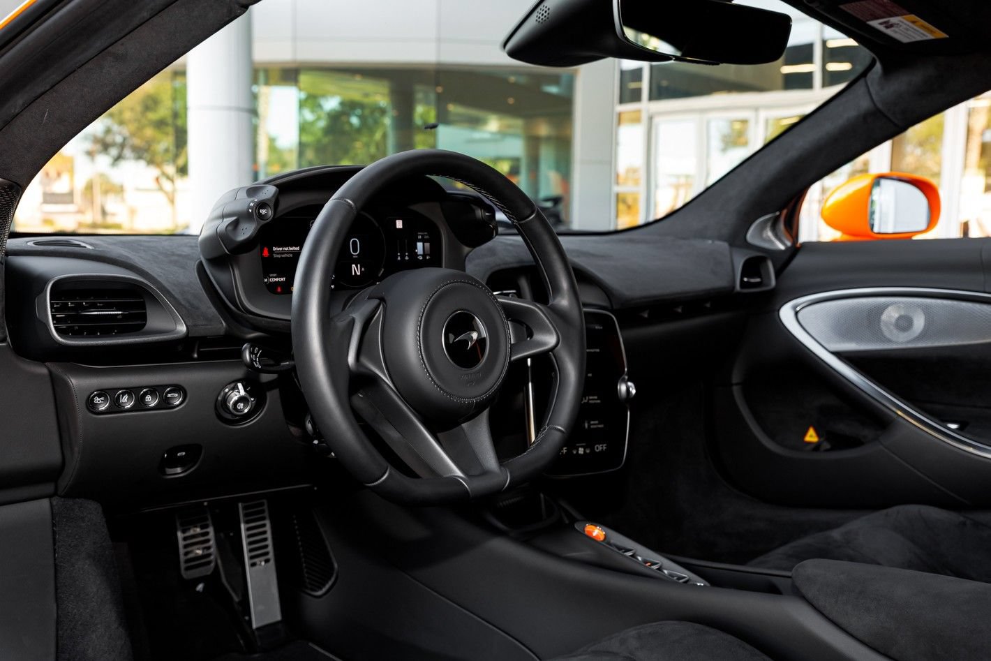 Used 2025 McLaren Artura RWD image 40