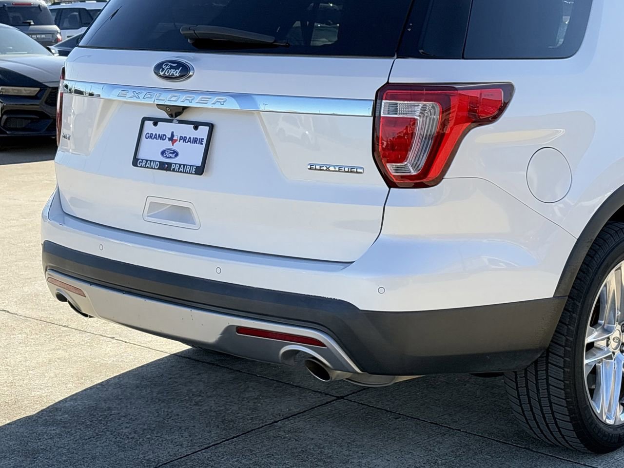 Used 2016 Ford Explorer XLT w/ Equipment Group 202A image 8