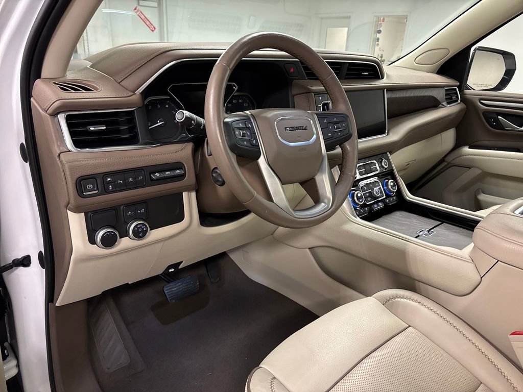 Used 2021 GMC Yukon Denali w/ Denali Premium Package image 29
