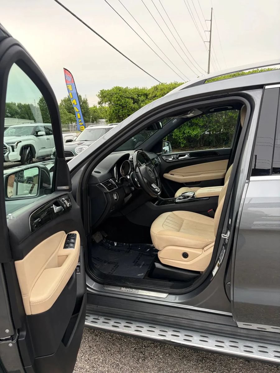 Used 2017 Mercedes-Benz GLS 450 4MATIC image 9