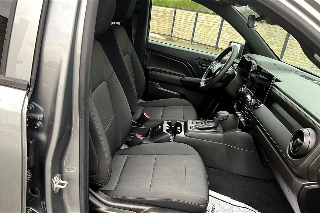 Used 2023 Chevrolet Colorado W/T image 5