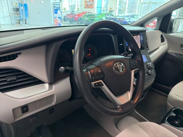 Used 2017 Toyota Sienna LE image 17