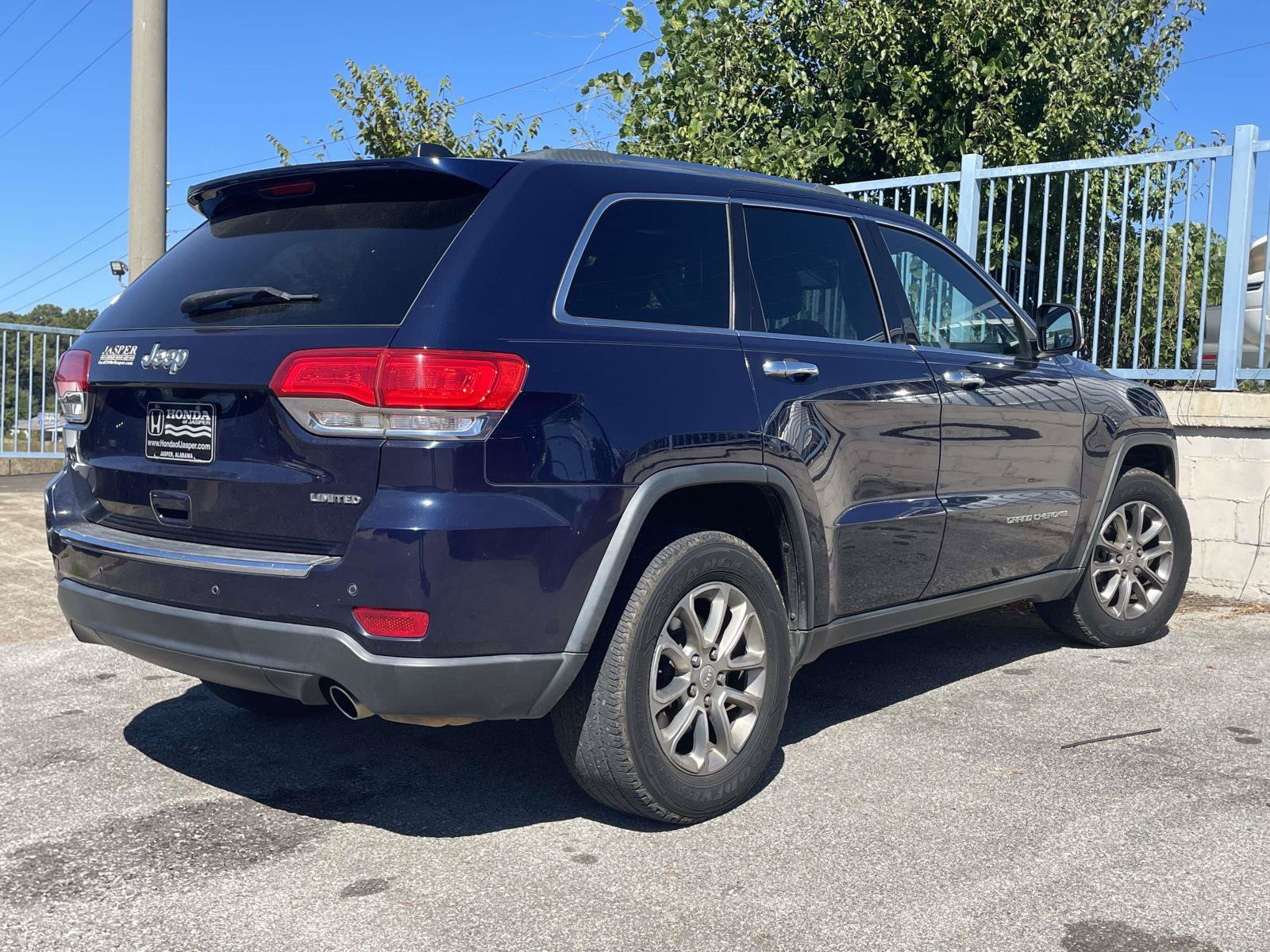 Used 2016 Jeep Grand Cherokee Limited RWD image 3