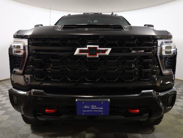 Used 2024 Chevrolet Silverado 2500 ZR2 w/ Technology Package AWD/4WD image 3