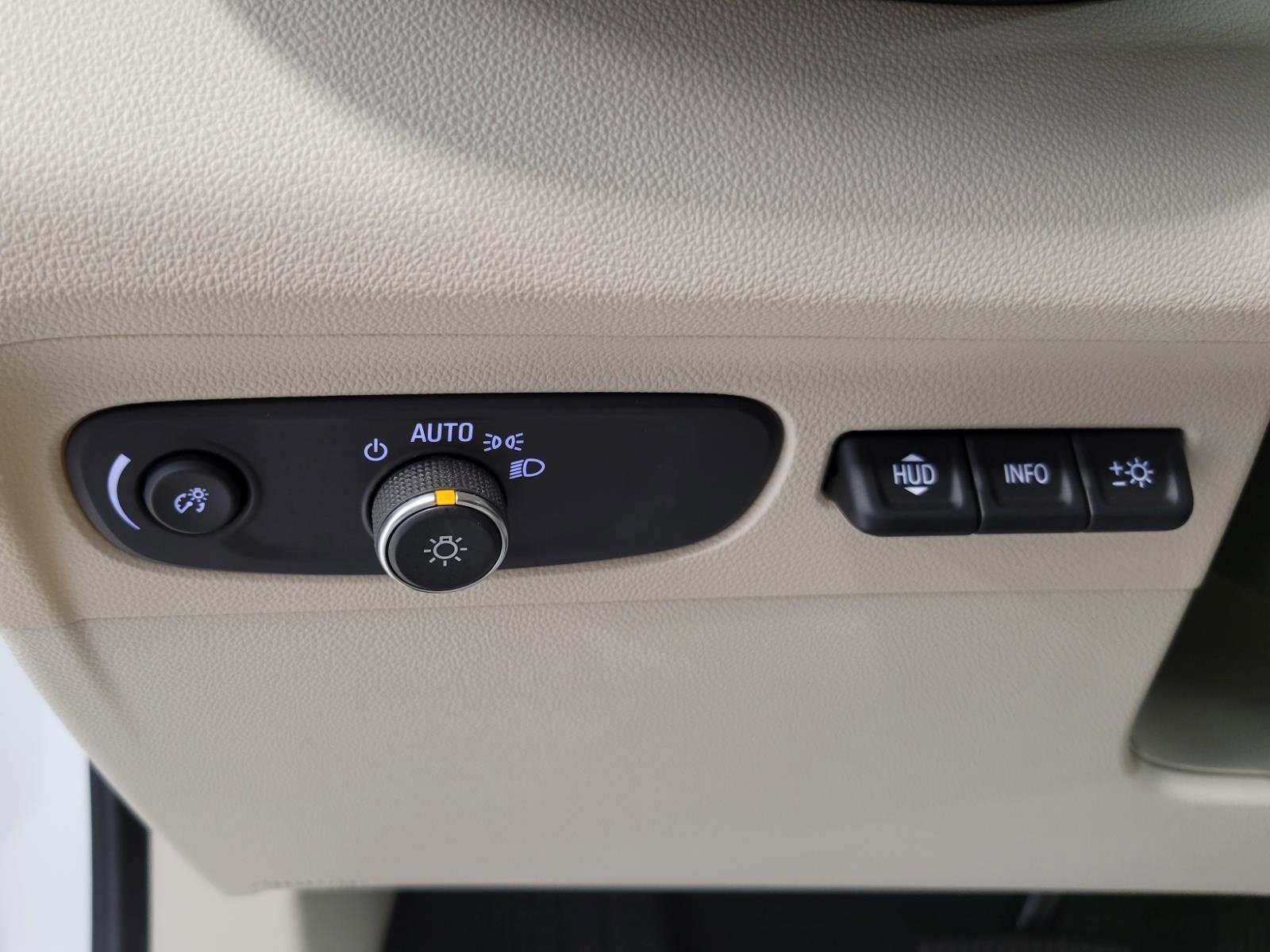 Used 2021 Buick Envision Avenir AWD/4WD image 11