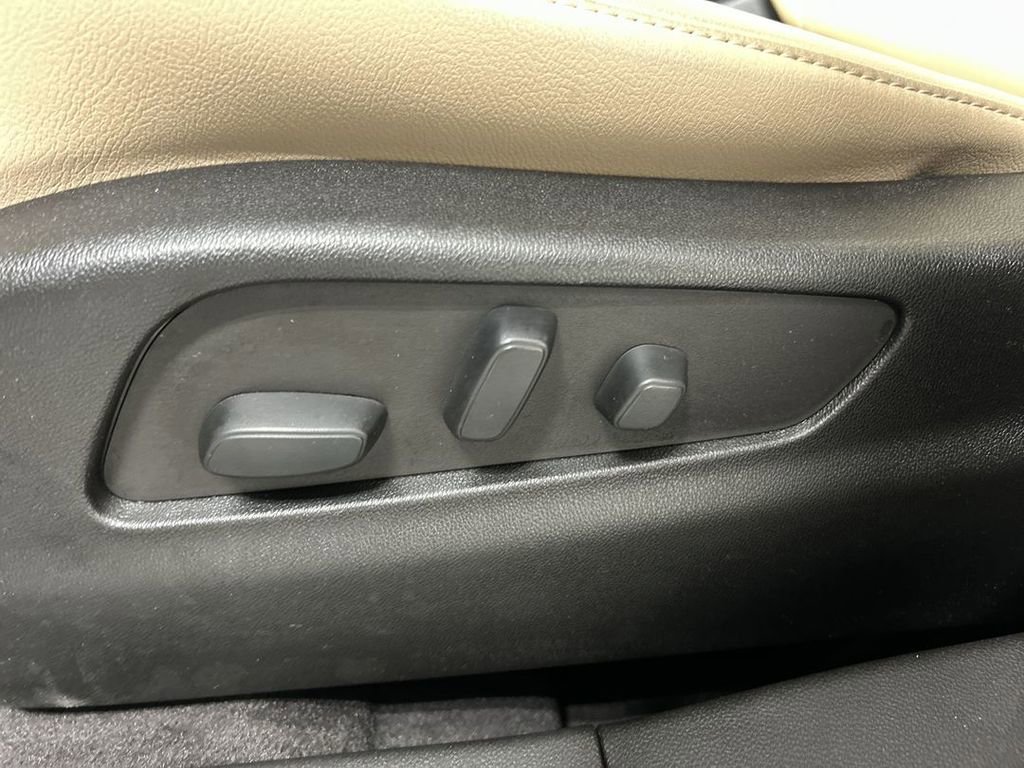 Used 2024 Cadillac XT4 Luxury w/ Cold Weather Package image 10