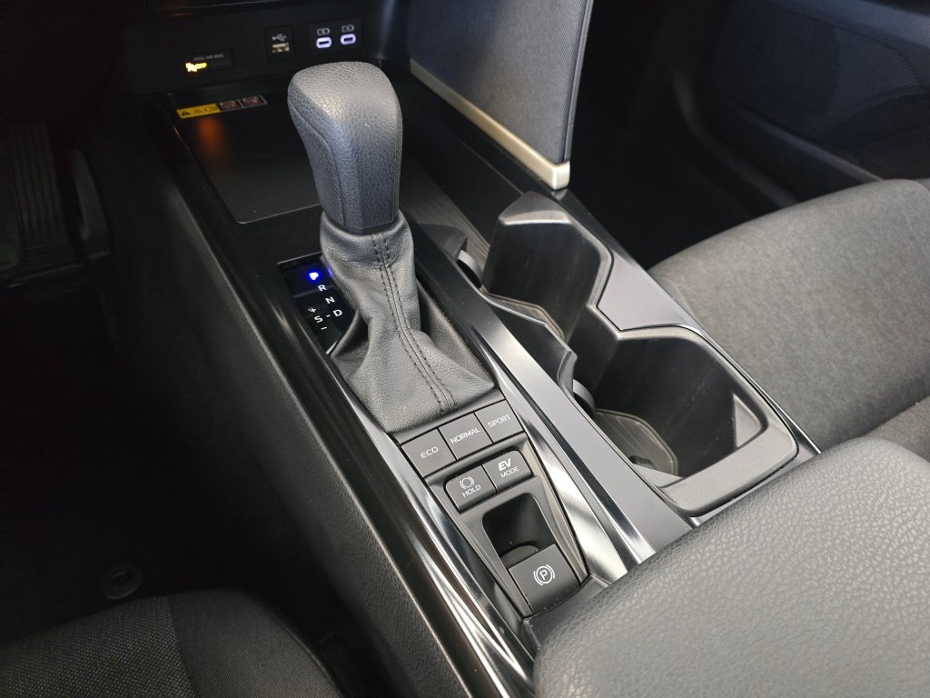 Used 2025 Toyota Camry LE FWD image 31