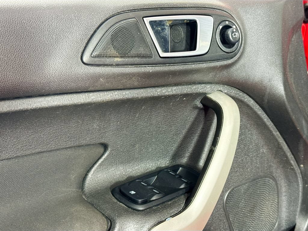 Used 2015 Ford Fiesta SE FWD image 19