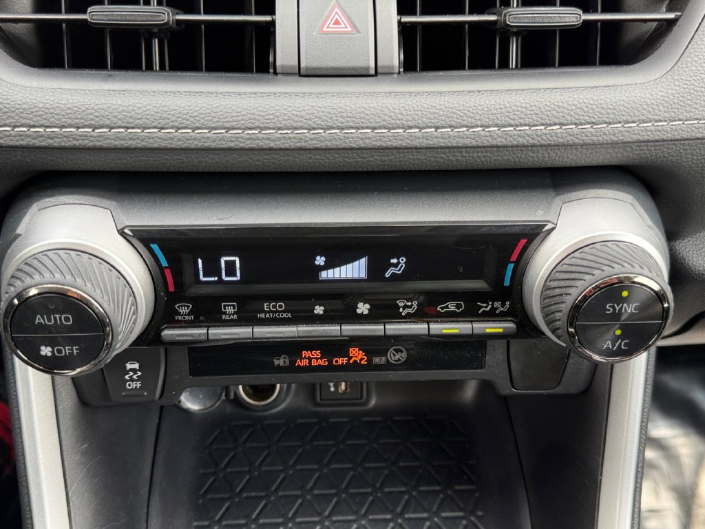Used 2025 Toyota RAV4 XLE AWD/4WD image 16