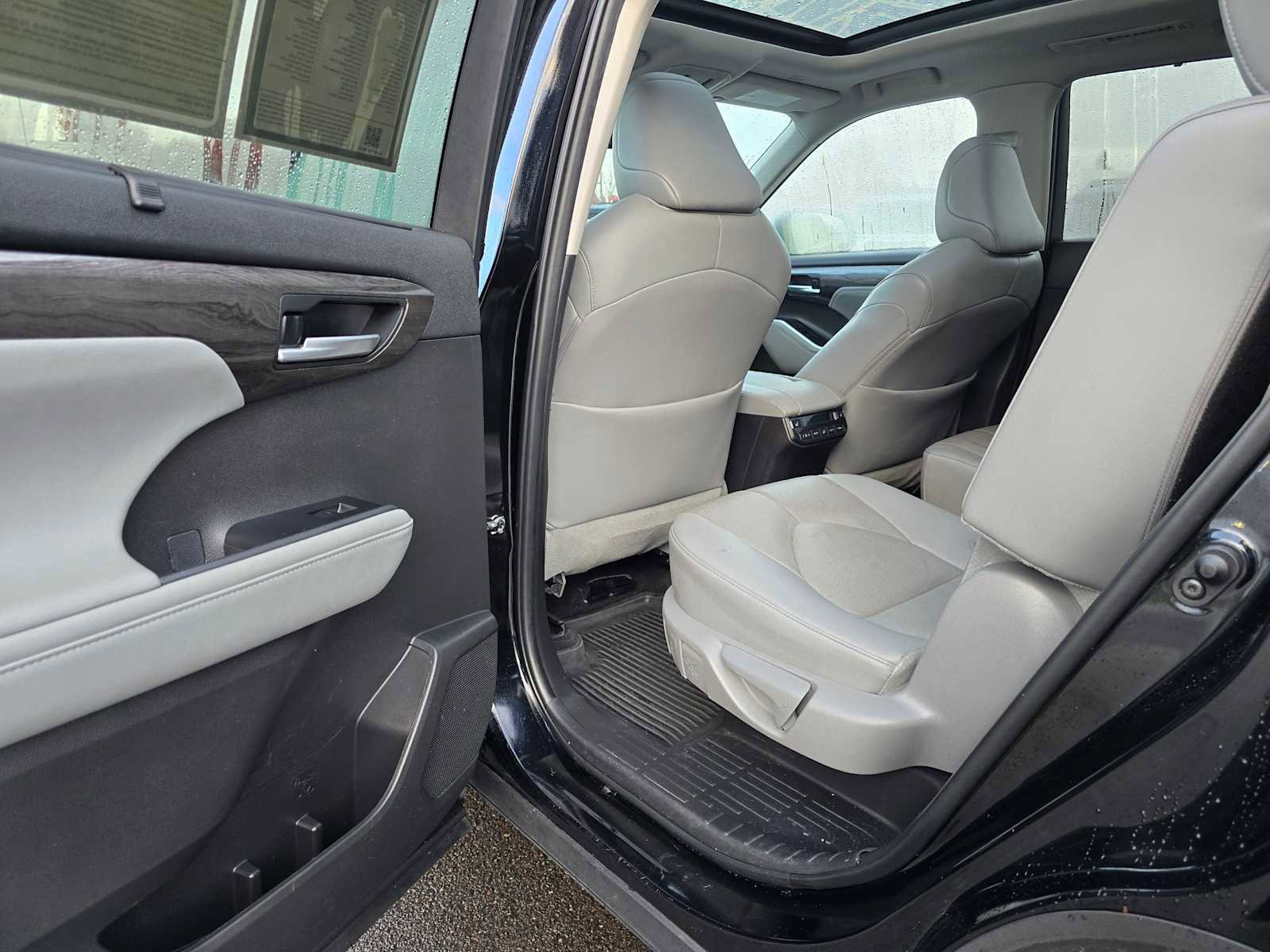 Used 2024 Toyota Highlander Platinum image 21