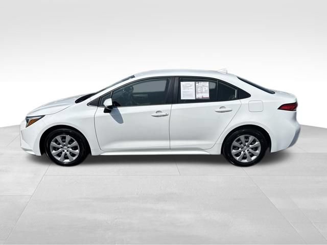 Used 2026 Toyota Corolla LE FWD image 2