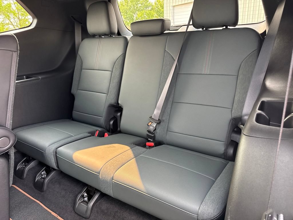 Used 2025 GMC Acadia AT4 AWD/4WD image 36