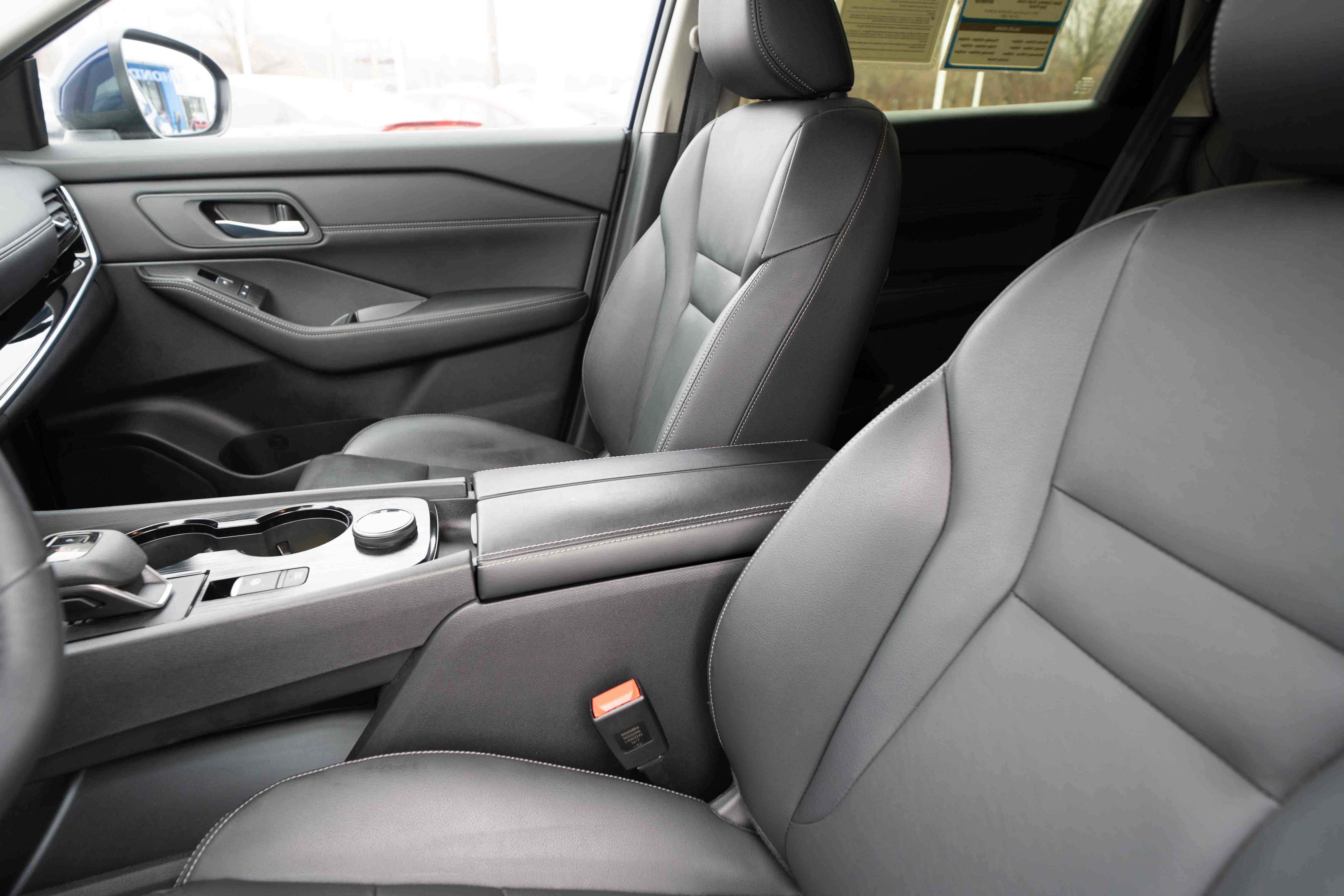 Used 2024 Nissan Rogue SL image 10