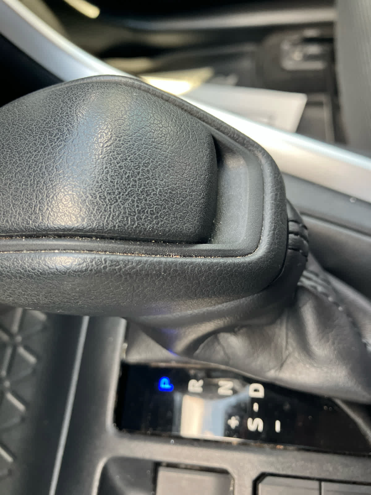 Used 2020 Toyota RAV4 LE w/ All Weather Liner Package AWD/4WD image 28