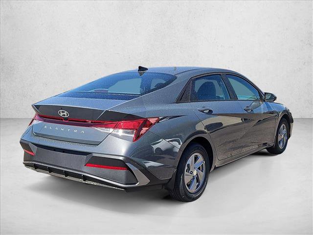 New 2026 Hyundai Elantra SE image 2