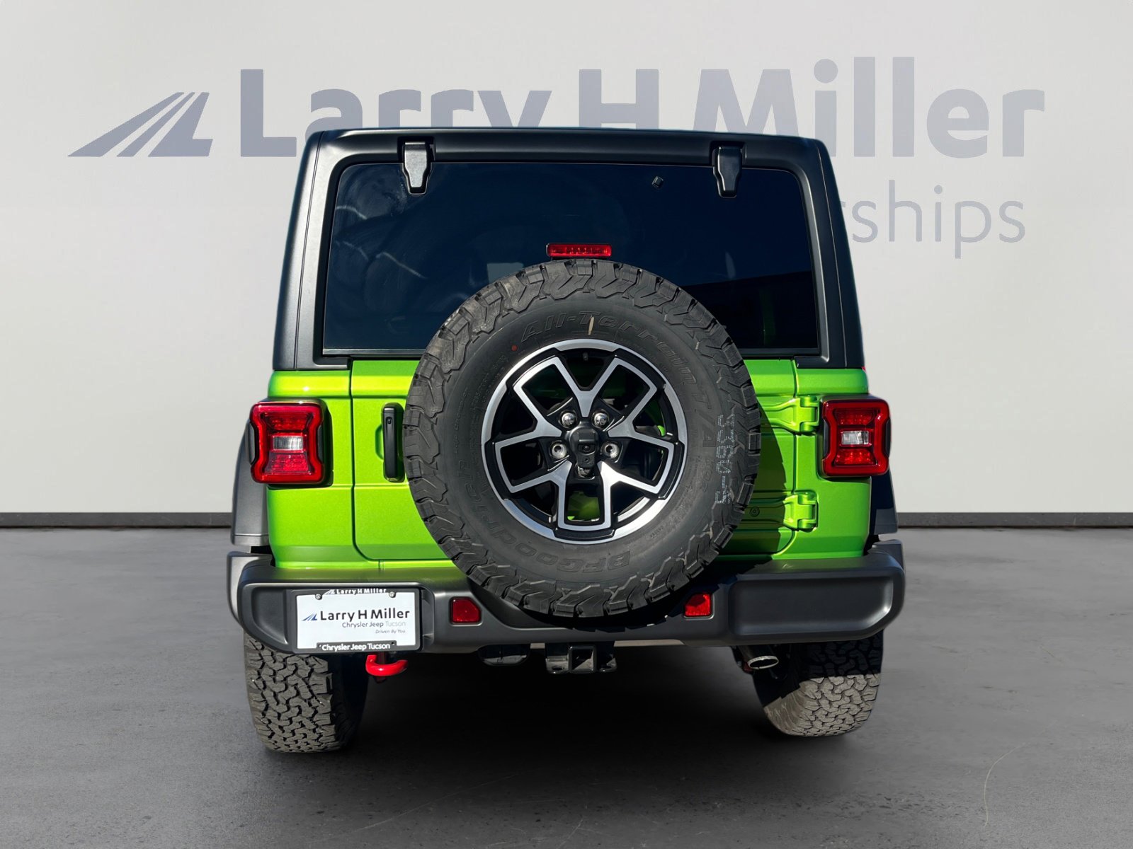 Used 2025 Jeep Wrangler Unlimited Rubicon w/ Technology Group image 4
