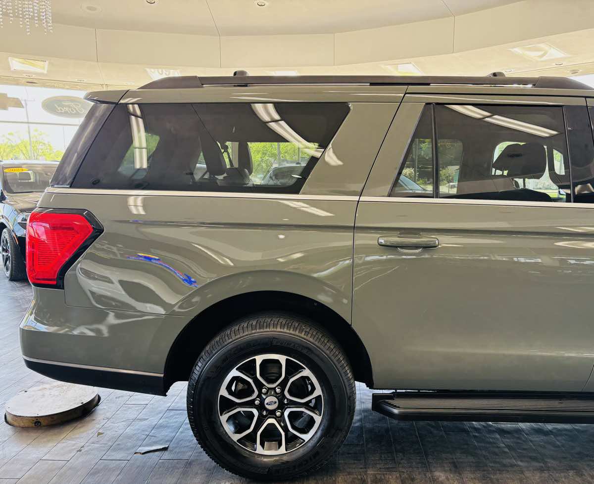 Used 2024 Ford Expedition Max XLT AWD/4WD image 4
