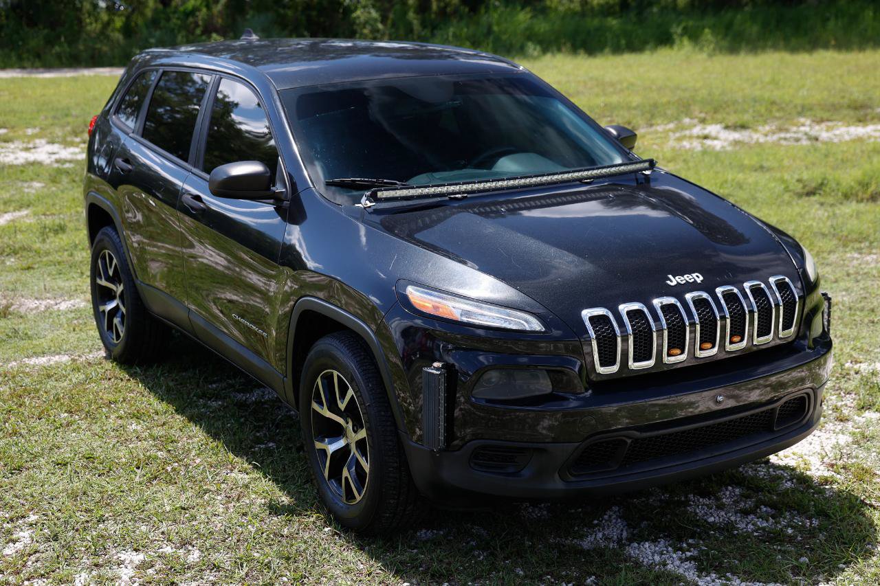 Used 2014 Jeep Cherokee Sport FWD image 15