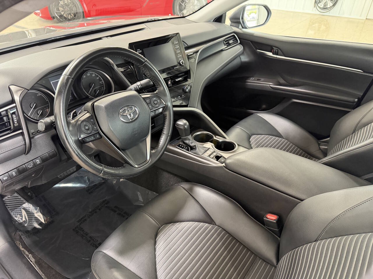 Used 2023 Toyota Camry SE FWD image 10