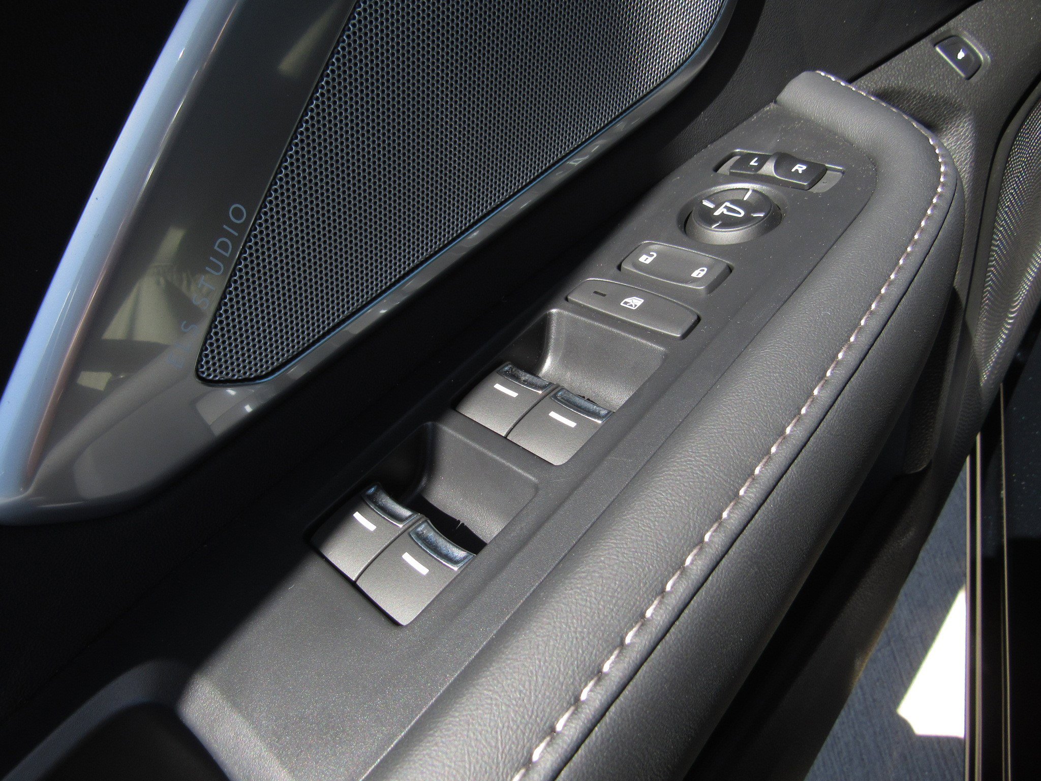 Certified 2025 Acura RDX SH-AWD w/ Technology Package image 25