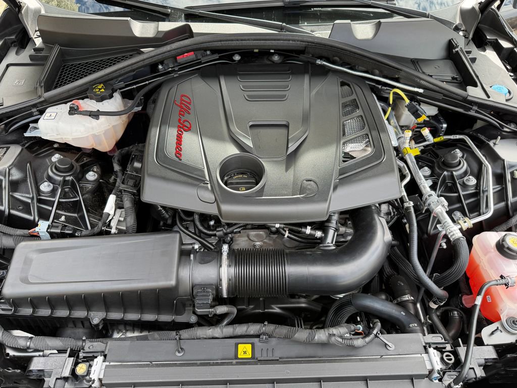 Used 2022 Alfa Romeo Giulia Veloce image 9