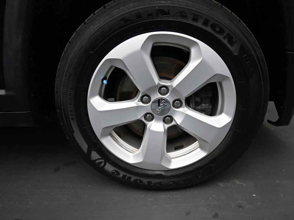 Used 2018 Jeep Compass Latitude w/ Popular Equipment Group image 10