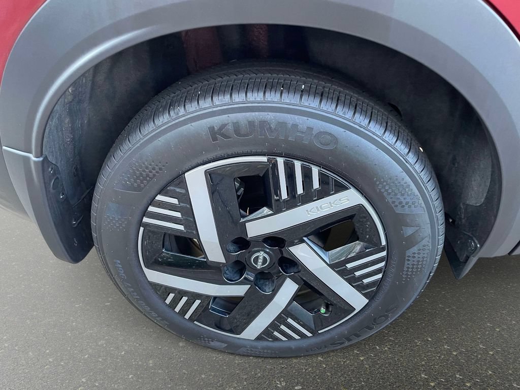 Used 2025 Nissan Kicks SV FWD image 7
